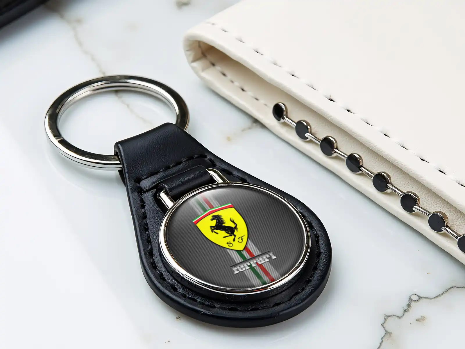 Ferrari Porte-clé Cuir Solide Design Moderne